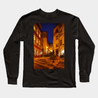 Alley, stairs, old town, Coimbra, Beira Litoral, Regio Centro, Portugal Long Sleeve T-Shirt